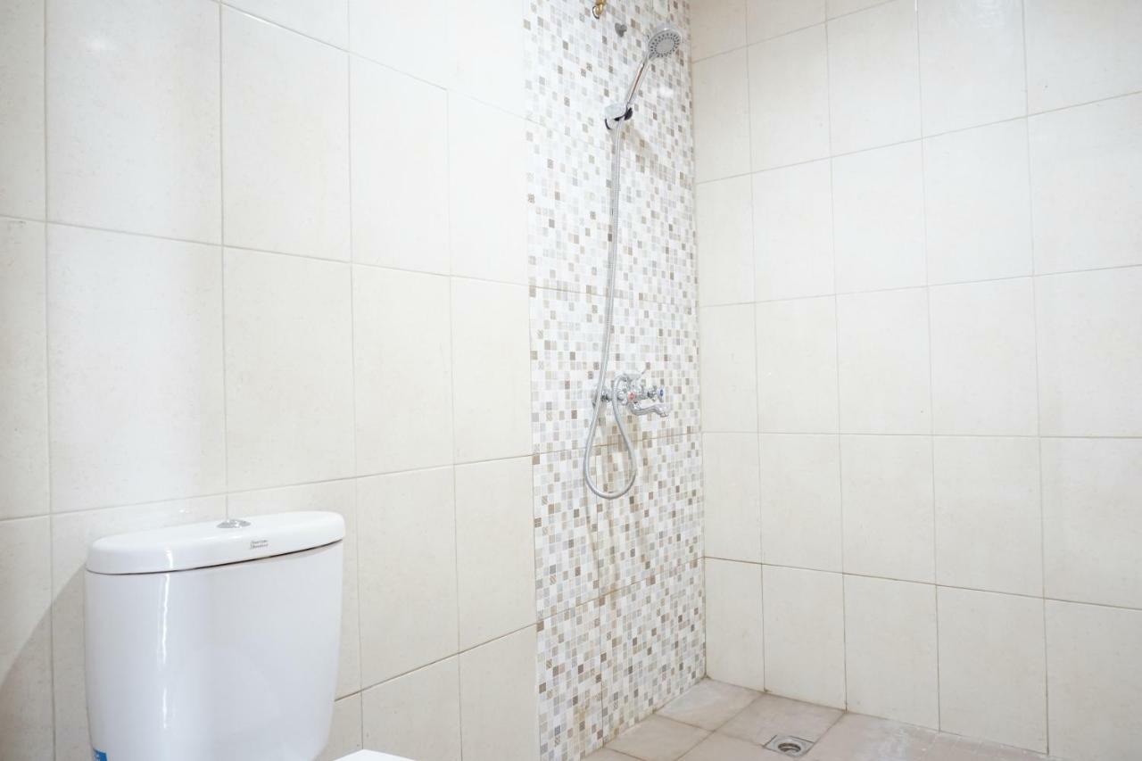 Residences By Reddoorz Near Mt Haryono - Minimum Stay 7 Days 자카르타 외부 사진