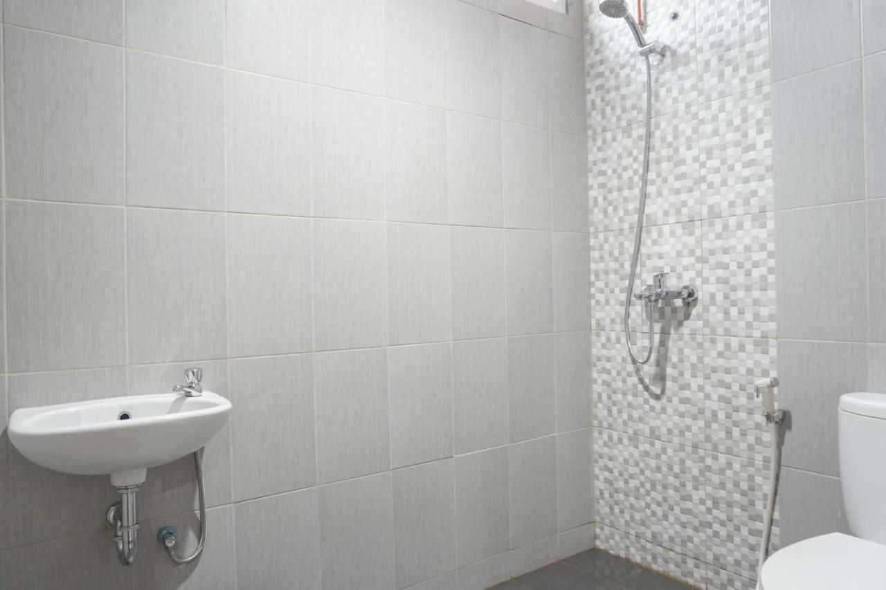 Residences By Reddoorz Near Mt Haryono - Minimum Stay 7 Days 자카르타 외부 사진