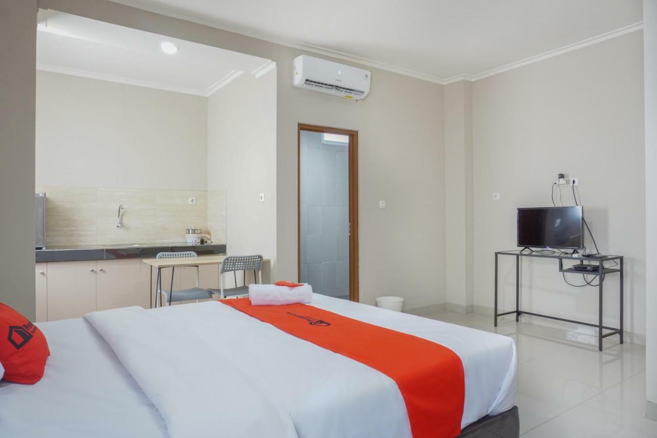 Residences By Reddoorz Near Mt Haryono - Minimum Stay 7 Days 자카르타 외부 사진