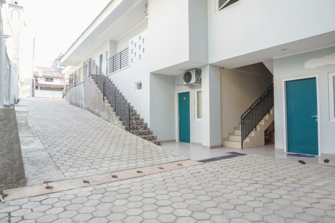 Residences By Reddoorz Near Mt Haryono - Minimum Stay 7 Days 자카르타 외부 사진