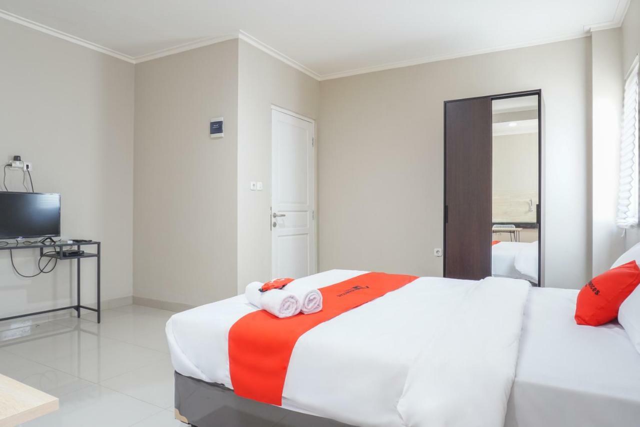Residences By Reddoorz Near Mt Haryono - Minimum Stay 7 Days 자카르타 외부 사진